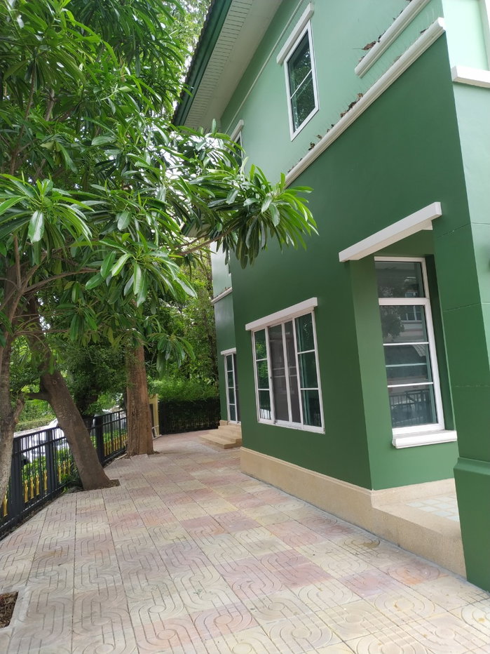 picture Pet-friendly 4-bedroom house for rent at Image Place, Sai 4 — THB 26,000/month - 3/3