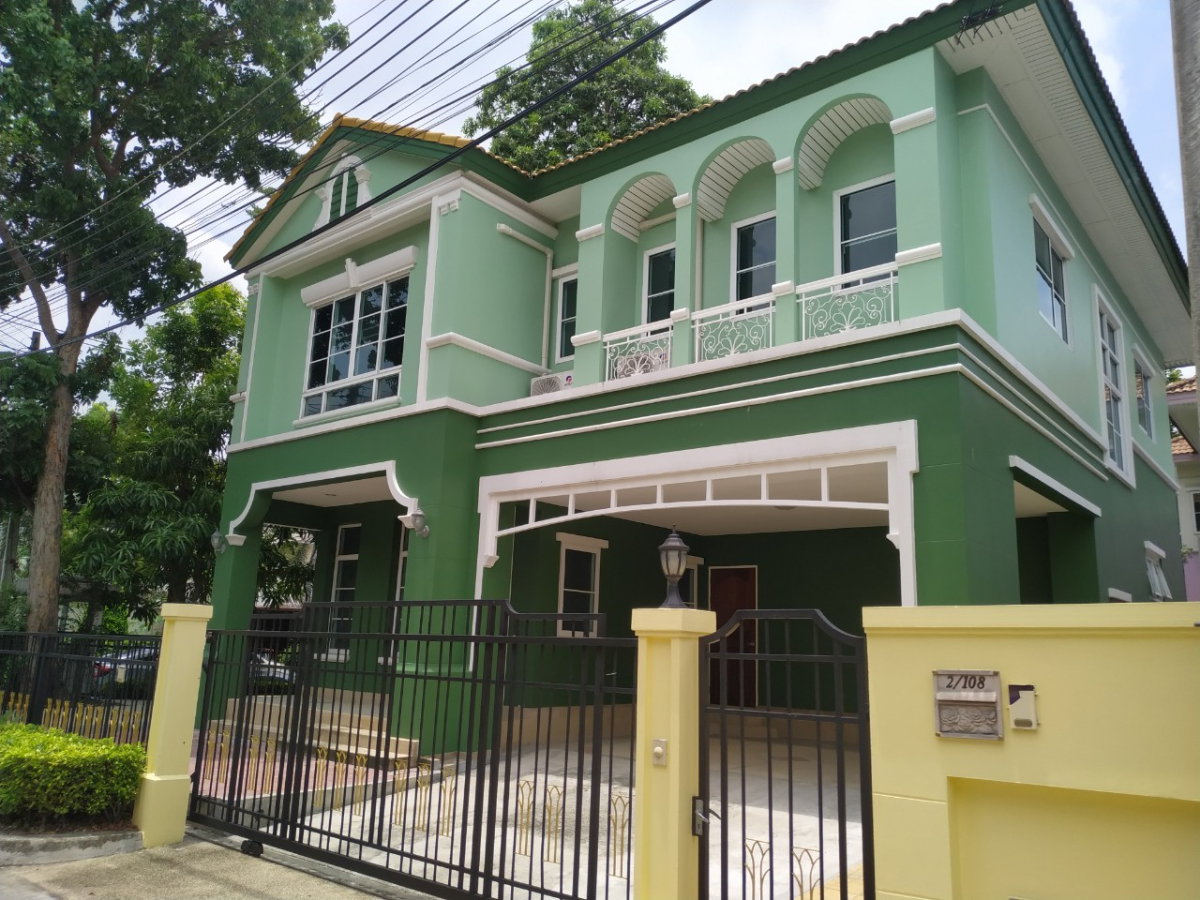 picture Pet-friendly 4-bedroom house for rent at Image Place, Sai 4 — THB 26,000/month - 2/3