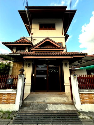 บ้านเดี่ยว วิทยาลัยอาชีวศึกษาเชียงใหม่ : ขายบ้าน ในโครงการ บ้านเดี่ยวใจกลางเมืองเชียงใหม่ ถนนอารักษ์ ตำบลศรีภูมิ อำเภอเมืองเชียงใหม่ 