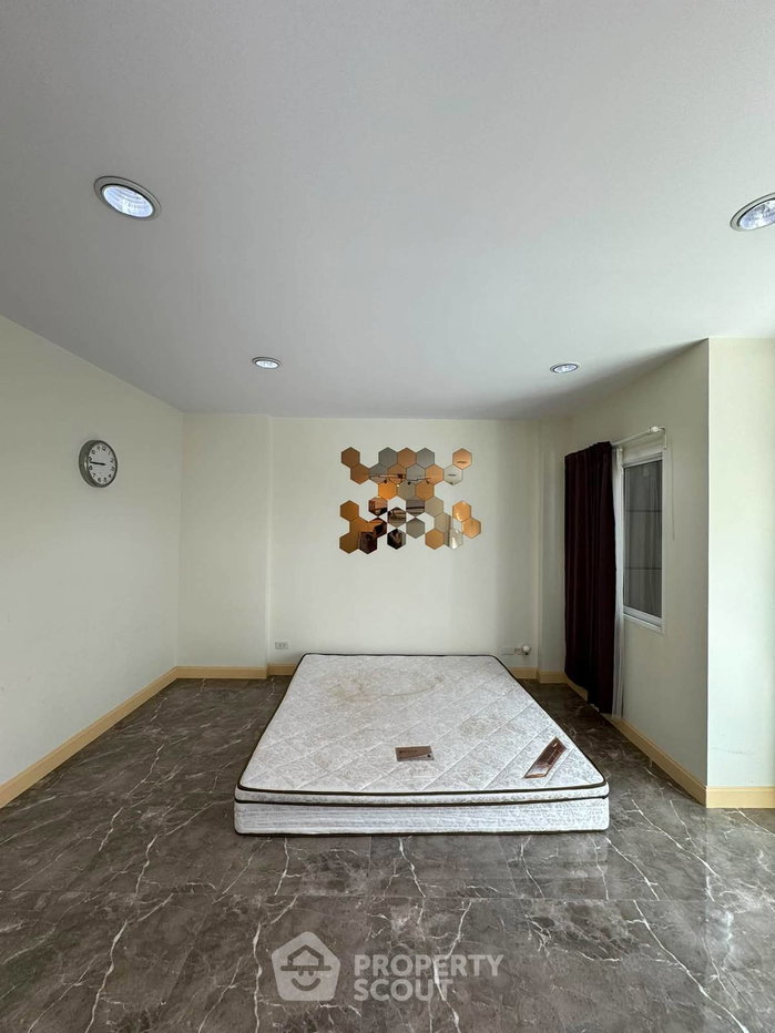 รูป ทาวน์เฮ้าส์ 4-ห้องนอน ใน หนองบอน (ID 3363469) - รูปที่ 12/36