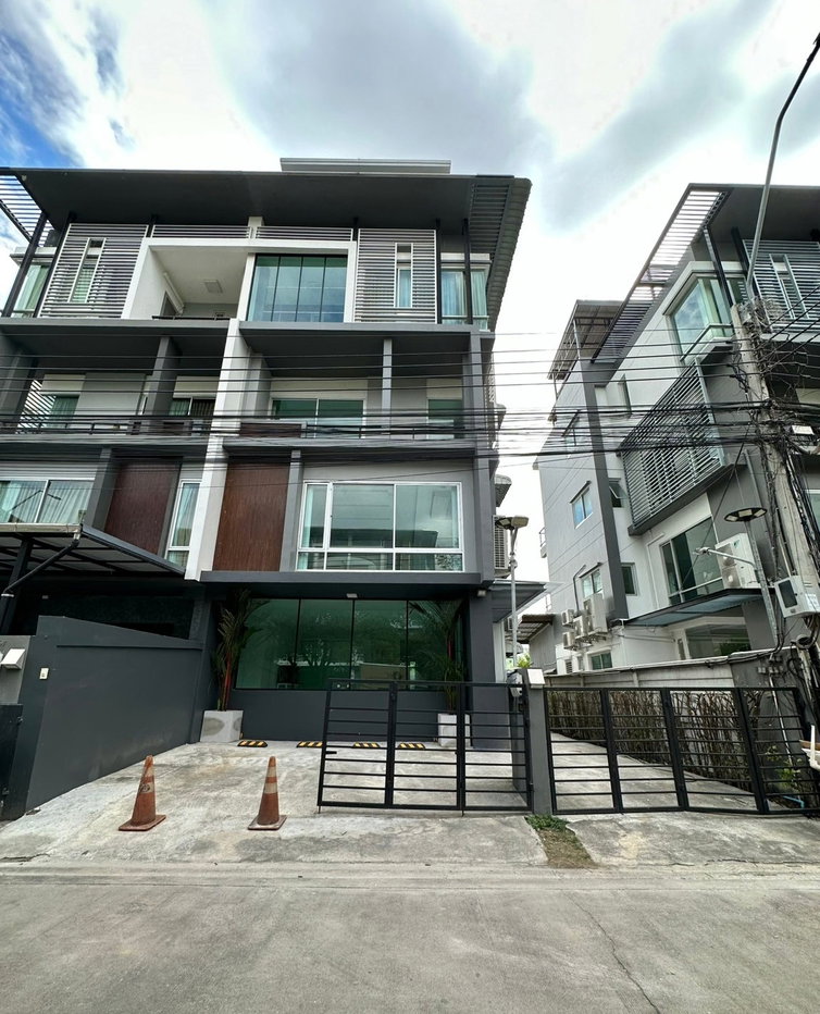 รูป 🏢✨ ให้เช่าโฮมออฟฟิศ B Square เหม่งจ๋าย by Sansiri | ใกล้เลียบด่วนเอกมัย–รามอินทรา - รูปที่ 1/10