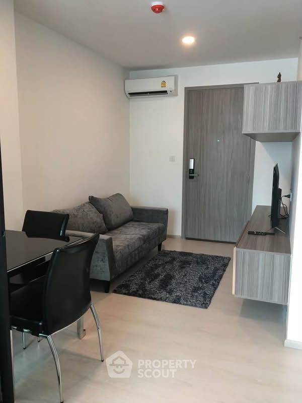picture 1-BR Condo at Knightsbridge Phaholyothin Interchange in Anusawari (ID 3363503) - 3/6