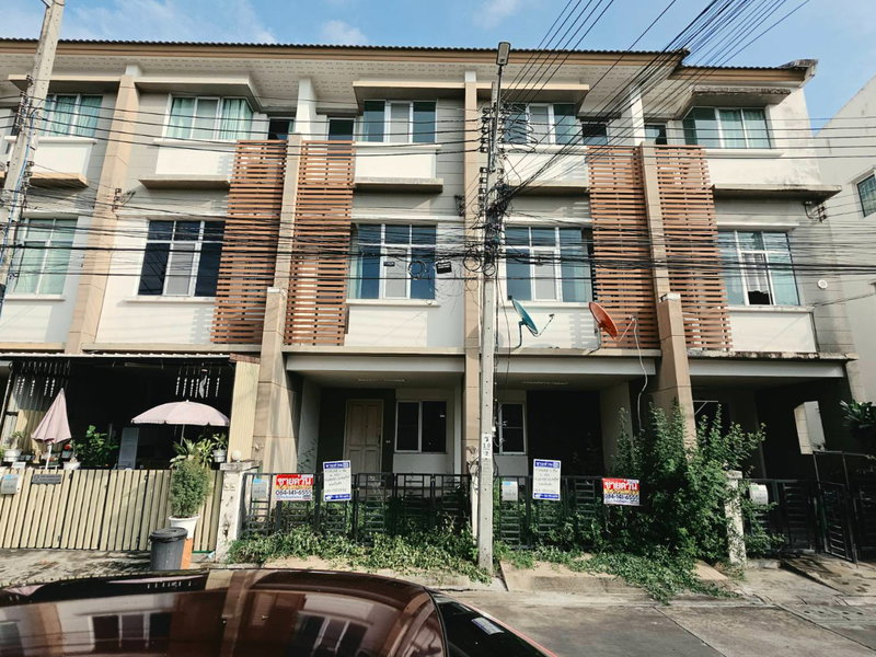 Townhouses for sale : Town Plus Pracha Uthit Thung Khru