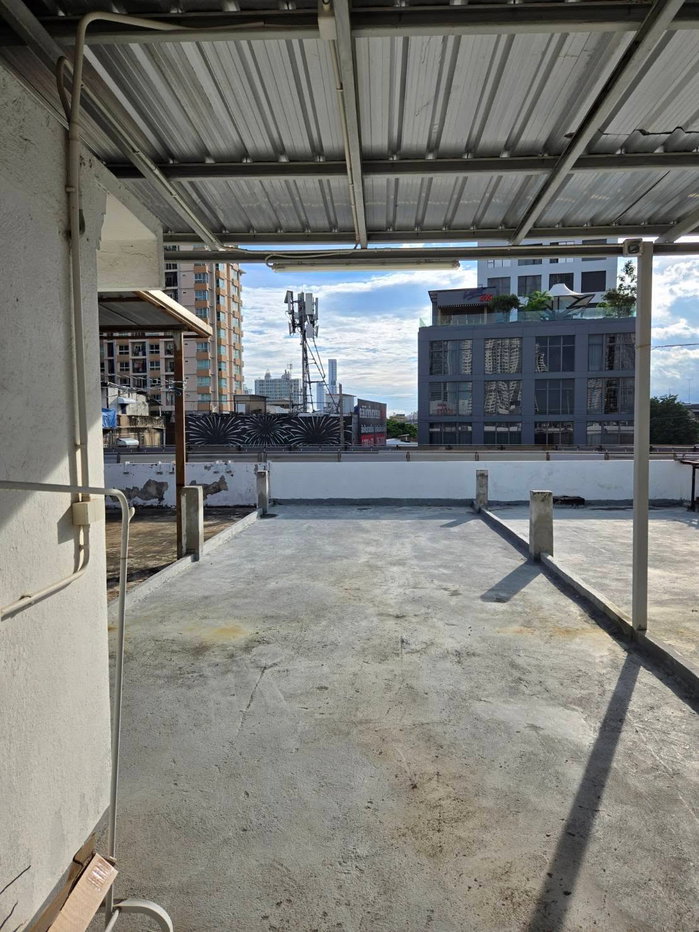 picture Urgent Lease/Takeover! Minimalist-style hair salon + nail zone near BTS On Nut - 22/25
