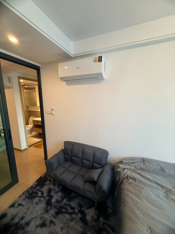 picture Regal Onnut-Srinakarin (1 bedroom), 8 th floor, Building B in Soi Suphapong 3,  8  accessible from both Srinakarin Soi 40 and 42. - 16/19