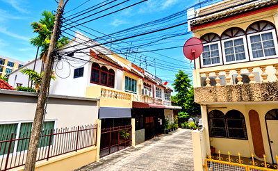 Townhouses for sale Bangkok : For Sale: Newly Renovated Townhouse in Ladprao 48 Prime Central Location | Convenient Transportation | Near MRT & Expressway