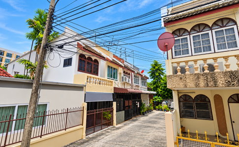 For Sale: Newly Renovated Townhouse in Ladprao 48 Prime Central Location | Convenient Transportation | Near MRT & Expressway