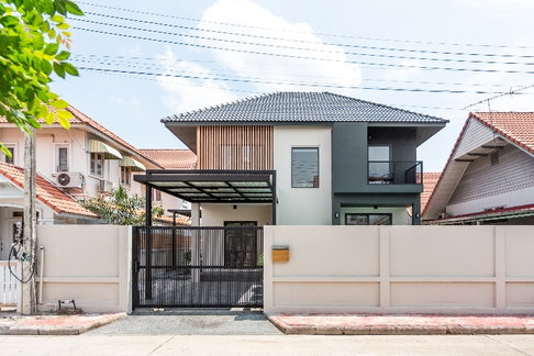  📣Pool villa for rent in Kulaphan Ville  9 ,Hang Dong (near Kad Farang).🏷 45,000 Baht/month Fully furnished, featuring a private pool and a bathtub.