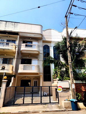 เช่าทาวน์โฮม ทาวน์ อิน ทาวน์ : 🏡 ทาวน์โฮม 3 ชั้น ซอยลาดพร้าว 84 (ประดิษฐ์มนูธรรม 3) 4 ห้องนอน 3 ห้องน้ำ ตกแต่งใหม่ ทำเลลาดพร้าว–พระราม 9 ใกล้ MRT