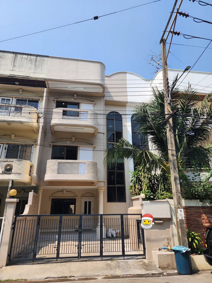 รูป 🏡 ทาวน์โฮม 3 ชั้น ซอยลาดพร้าว 84 (ประดิษฐ์มนูธรรม 3) 4 ห้องนอน 3 ห้องน้ำ ตกแต่งใหม่ ทำเลลาดพร้าว–พระราม 9 ใกล้ MRT - รูปที่ 1/14