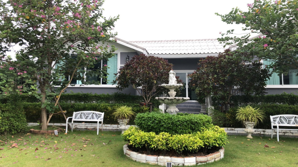 รูป 92464 - ขายรีสอร์ทลดาวรรณ์ คอดเทจ ตกแต่งสไตส์ยุโรป คลองสาม ลำลูกกา มีบ้าน4 หลัง 5 ห้องนอน 5 ห้องน้ำ เนื้อที่ 333 ตรว สมราคา - รูปที่ 1/12