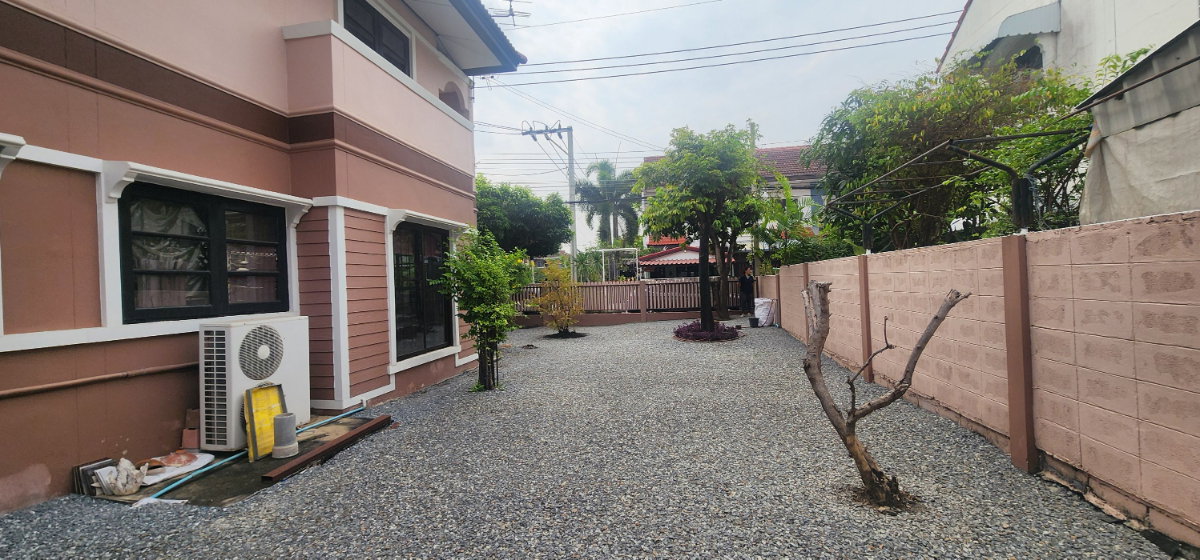 รูป 95725 - ขายบ้านแฝด 2 ชั้น โครงการซื่อตรง รัตนาธิเบศร์ - ไทรม้า บ้านเปล่าสภาพดี พร้อมให้เจ้าของใหม่ตกแต่งหรือรีโนเวทต่อได้ตามสไตล์ - รูปที่ 3/12