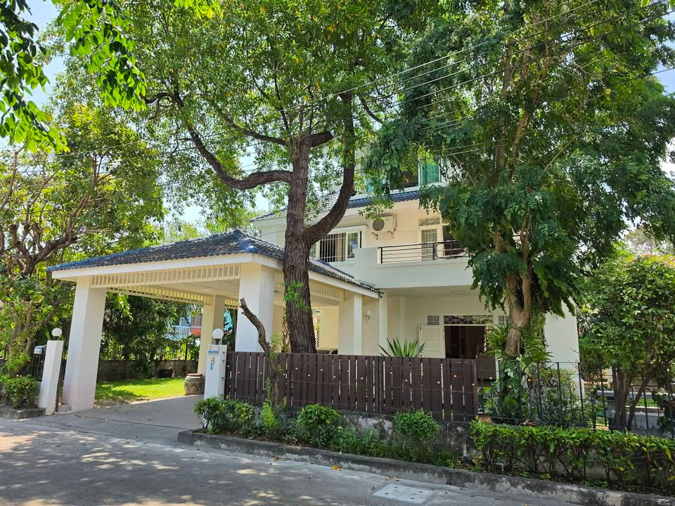 ให้เช่าบ้านหลังใหญ่ ใจกลางเมืองระยอง (น้ำไม่ท่วม) 5 ห้องนอน 4 ห้องน้ำ 📍 Modern Home Village ระยอง