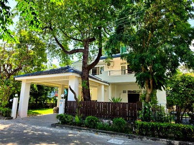 Houses for rent  Rayong Provincial Transport Office : Large house for rent in the heart of Rayong (flood-free area) – 5 bedrooms, 4 bathrooms 📍 Modern Home Village, Rayong.