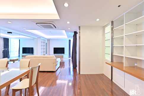 Grand Langsuan near BTS Ratchadamri Room available, great price