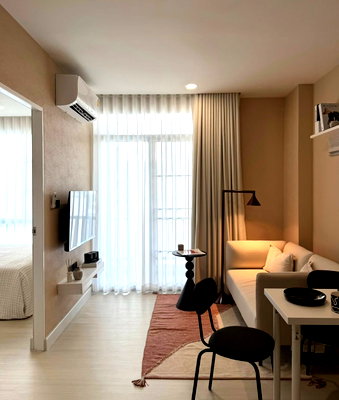 Condos for sale 700 Year Sports Arena Chiang Mai : Casa Condo@CMU, Private Balcony, Pool View, Behind Chiang Mai University, Near CMU Engineering Faculty Gate. (Tel/Line 088-5986998)