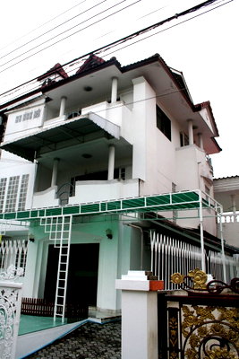 เช่าทาวน์โฮม วิทยาลัยดุสิตธานี : 🏢✨ ให้เช่าทาวน์โฮม 4 ชั้น อ่อนนุช–พัฒนาการ | พื้นที่ 200 ตร.ม. เหมาะทำ Home Office