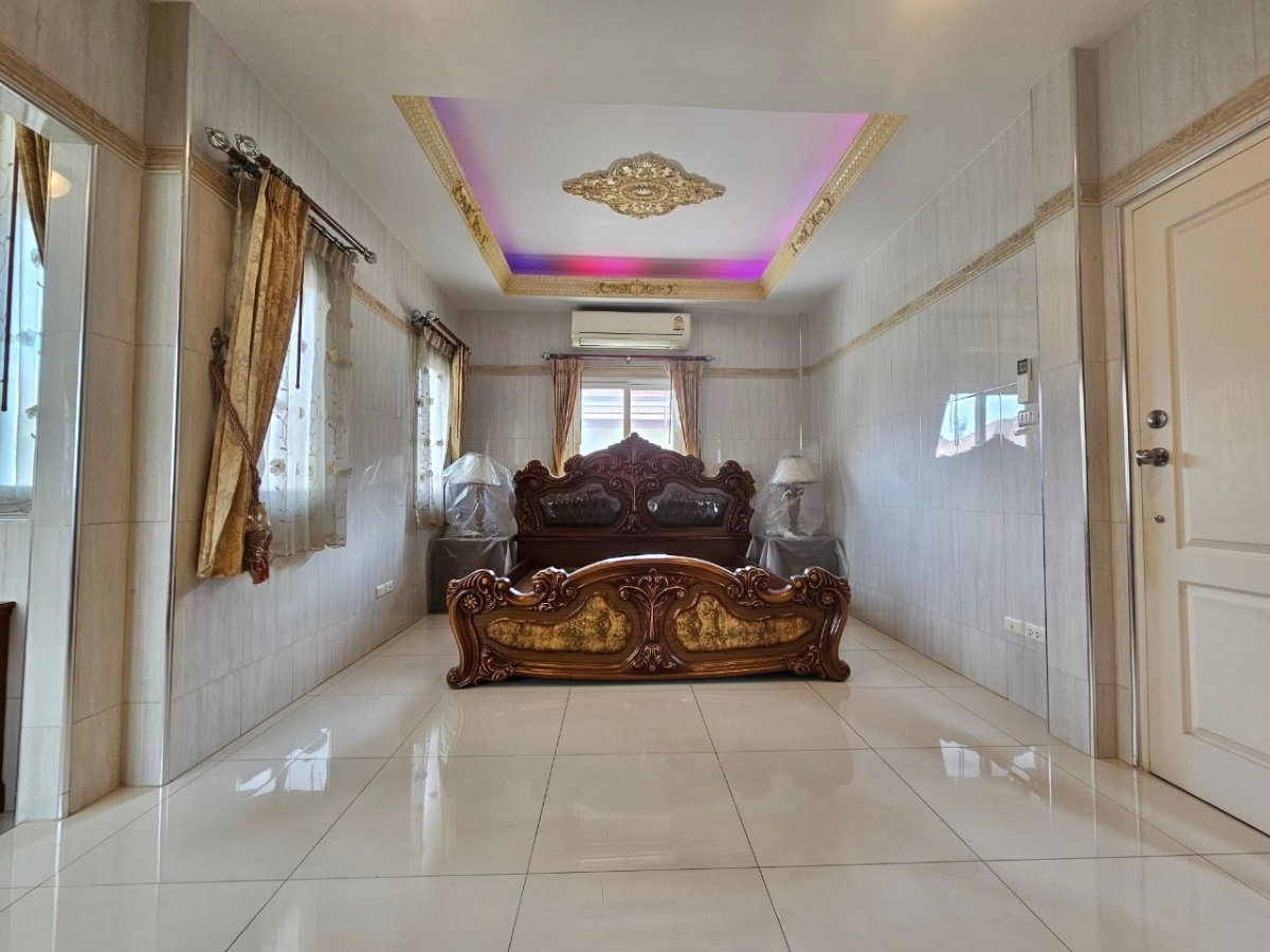 รูป 88930 - ขายบ้านเดี่ยว 2 ชั้น หมู่บ้านเศรณีรายา 2 ซอย 3 โครงสร้างภายนอกออกแบบสไตล์บาหลีประยุกต์ ภายในตกแต่งเฟอร์นิเจอร์สไตล์หลุยส์ - รูปที่ 12/15