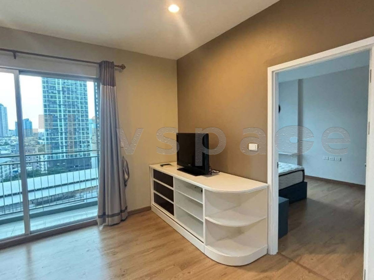 รูป ▚ L0JCCDツ ให้เช่า Hive Sathorn 1Bed 49ตร.ม. ห้องใหญ่ รีโนเวทใหม่ ทิศไม่ร้อน เฟอร์ครบ ติด BTS กรุงธนบุรี 0 เมตร✨ - รูปที่ 2/9