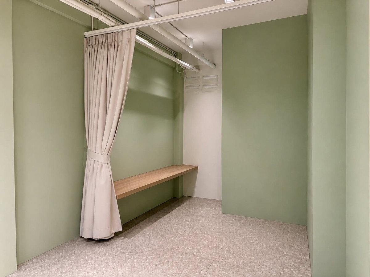 picture Urgent Lease/Takeover! Minimalist-style hair salon + nail zone near BTS On Nut - 12/25