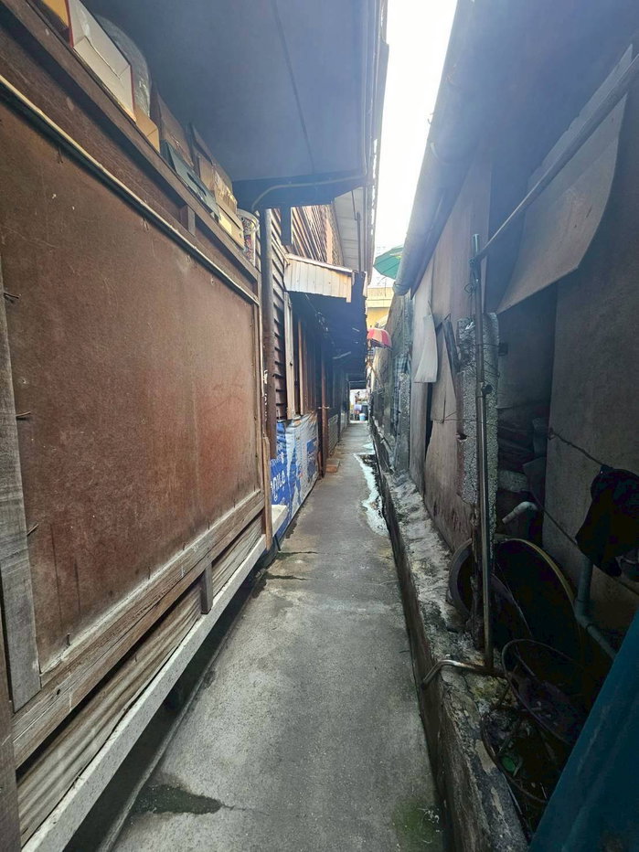 รูป 95779 - ขายที่ดินแปลงศักยภาพ พร้อมสิ่งปลูกสร้างติดถนนเส้นหลัก ใกล้อนุสาวรีย์ชัย เชื่อมต่อทุกการเดินทาง (BTS/ทางด่วน/คิวรถตู้) เหมาะสำหรับนักลงทุน - รูปที่ 7/10