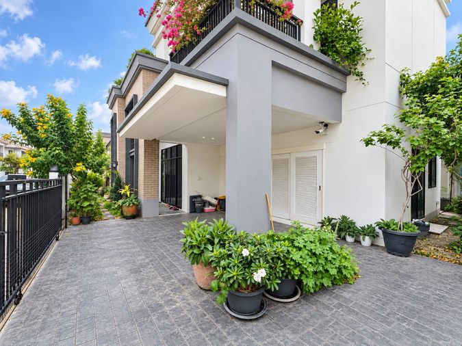 4-bed house for rent, 299 sqm, 67 sq wah, Baan Nara Wongwaen-Ramintra