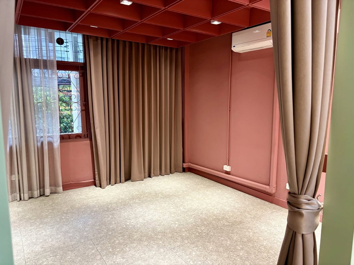 picture Urgent Lease/Takeover! Minimalist-style hair salon + nail zone near BTS On Nut - 13/25