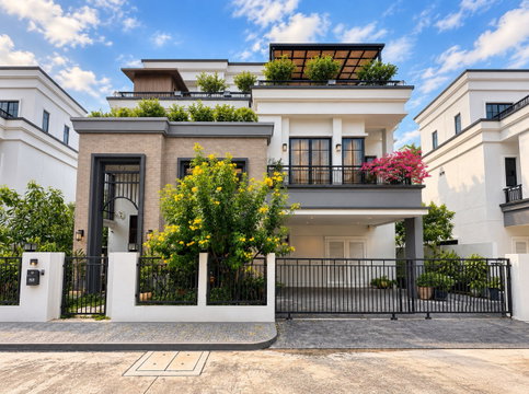 For Rent: 3-Storey Detached House at Baan Nara Wongwaen–Ramintra