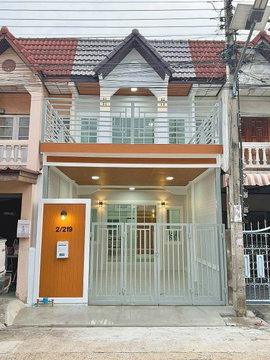 MEE. ทำเลดี ติดถนนกาญจนาภิเษก ห่างเซ็นทรัล เวสเกต เพียง 500 เมตรหมู่บ้านจิตตกาญจน์ บางใหญ่ ทาวน์เฮ้าส์ 3 ห้องนอน รีโนเวทใหม่ พร้อมอยู่