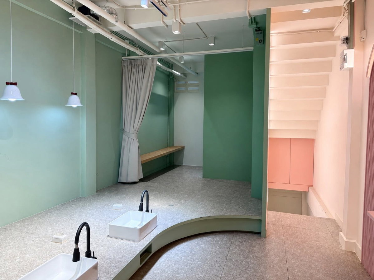 picture Urgent Lease/Takeover! Minimalist-style hair salon + nail zone near BTS On Nut - 10/25