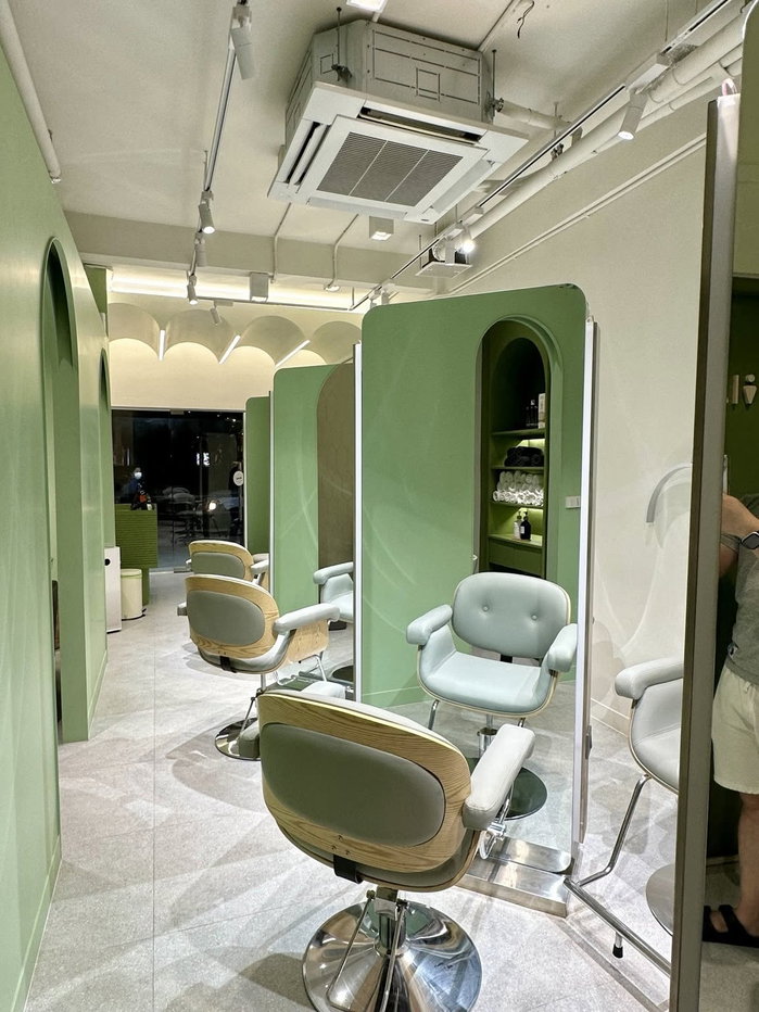 picture Urgent Lease/Takeover! Minimalist-style hair salon + nail zone near BTS On Nut - 8/25