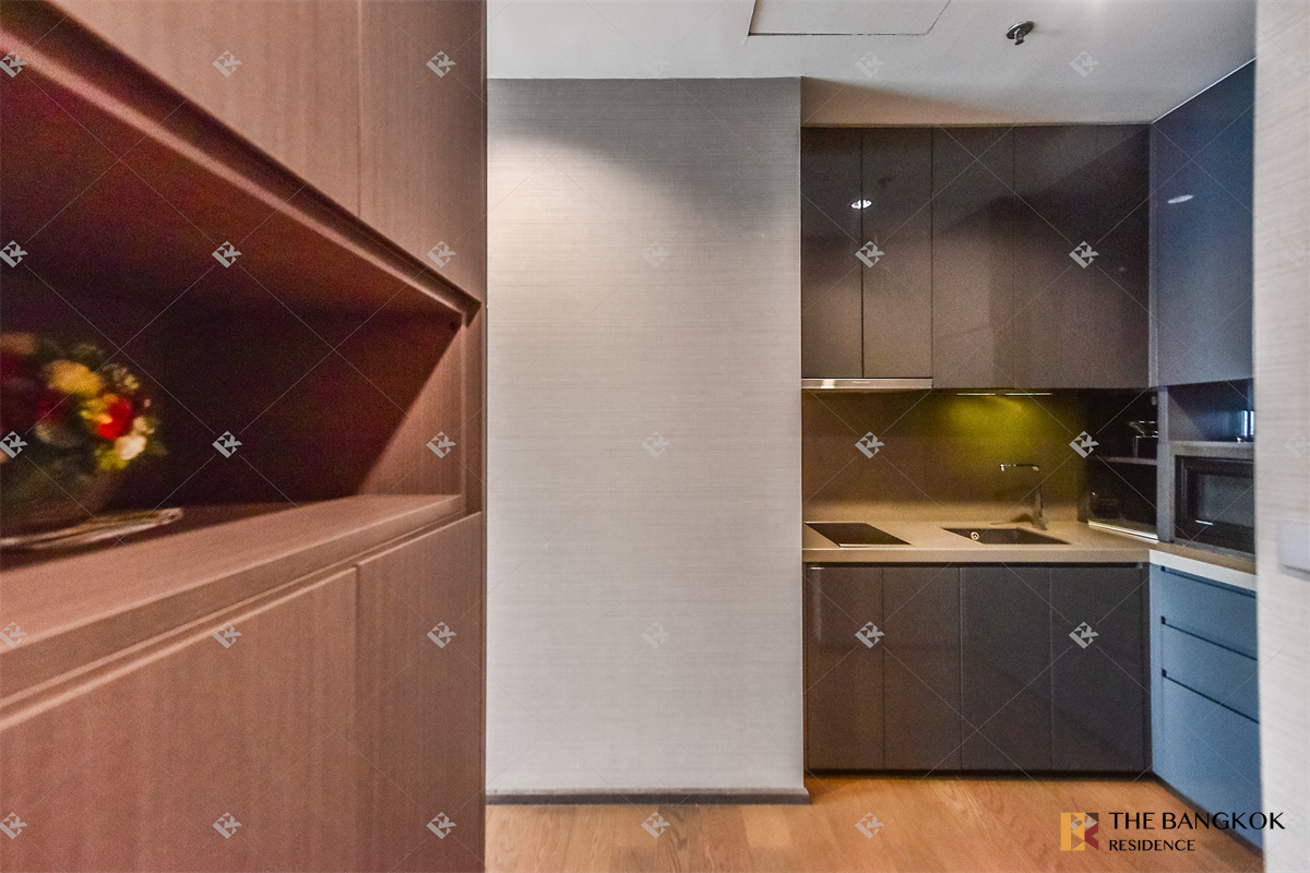 picture Comfortable and Ready to Move-in The Diplomat Sathorn near BTS Surasak - 3/10