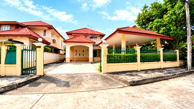 Houses for sale Wat Suwan Pradit (Wat Chang Kham Noi) : 🏙️ Urgent Sale! Spacious House on a Large 81 Sq.Wah Plot | 3 Bedrooms, 3 Bathrooms Rung Arun 3 Village, Hang Dong, Chiang Mai 📞080-128-5266