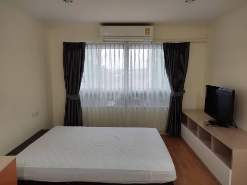 For rent: Studio condo at Lumpini Ville Cultural Center, 30 sq.m., 5th floor, Building D1.