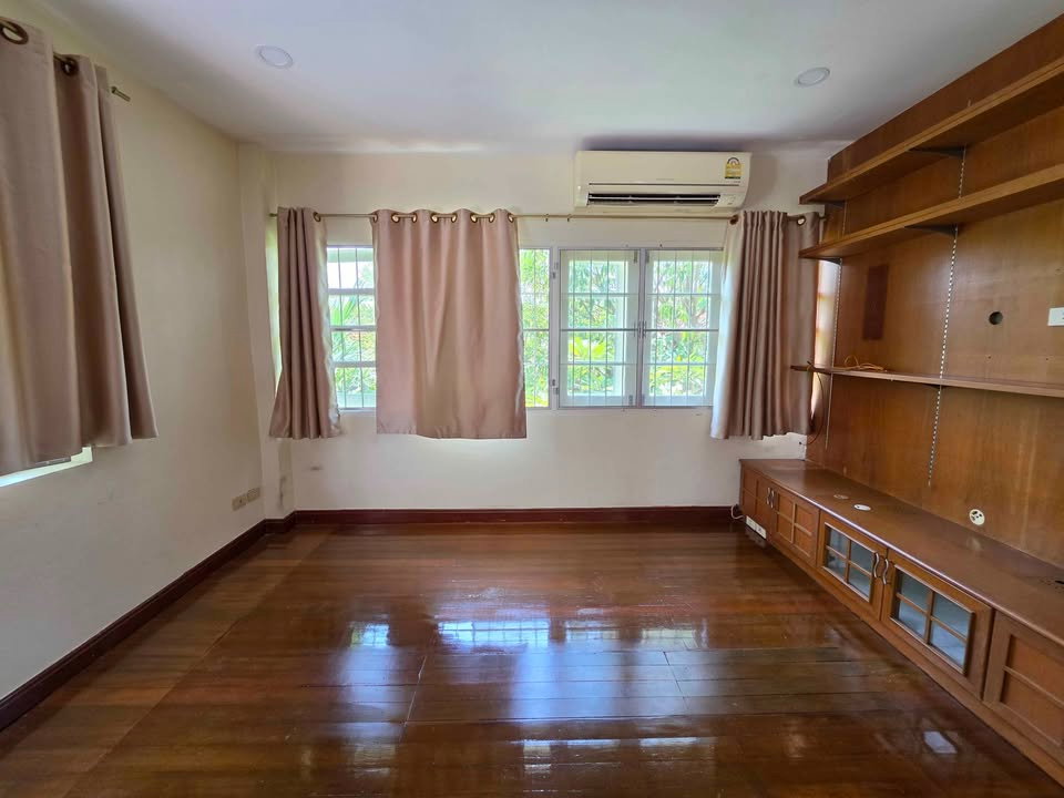 รูป ให้เช่าบ้านหลังใหญ่ ใจกลางเมืองระยอง (น้ำไม่ท่วม) 5 ห้องนอน 4 ห้องน้ำ 📍 Modern Home Village ระยอง - รูปที่ 3/20
