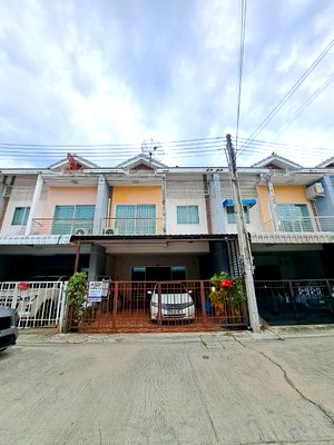 Houses for sale Sri Phalothai Temple : Urgent Sale! 2-Story Detached House, Prime Location in Mueang Chon Buri