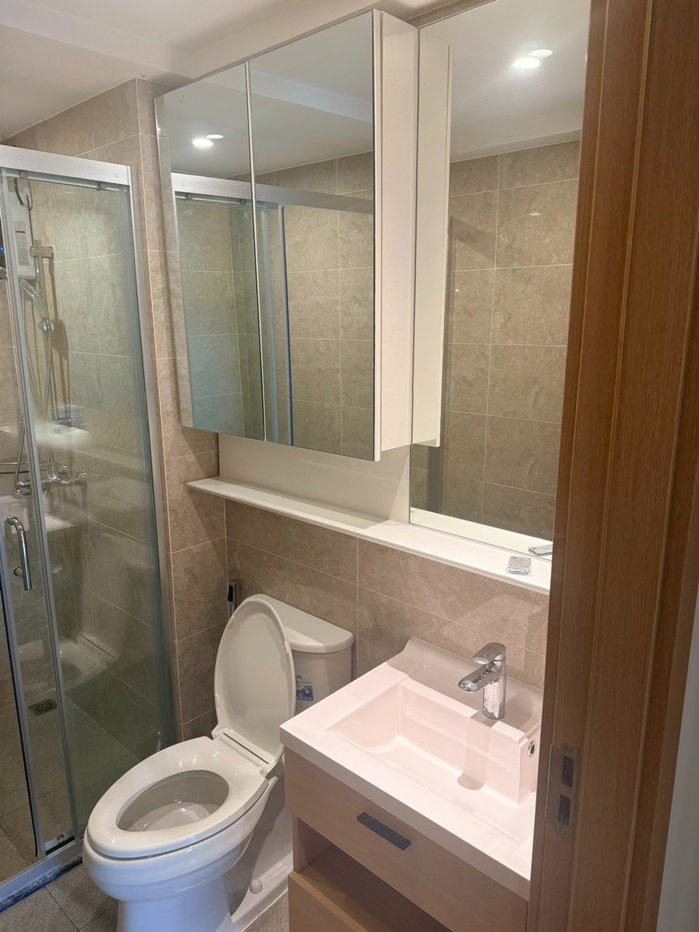 picture Regal Onnut-Srinakarin (1 bedroom), 8 th floor, Building B in Soi Suphapong 3,  8  accessible from both Srinakarin Soi 40 and 42. - 11/19