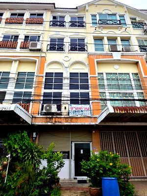 ทาวน์โฮม กรุงเทพมหานคร : ขายด่วน ถูกที่สุด ทาวน์เฮาส์ 4.5ชั้น หมู่บ้าน คาซ่า ยูเรก้า บางแค เพชรเกษม 3นอน 4น้ำ ต่อเติมแล้ว เหมาะทำโฮมออฟฟิศ ทำเลดี เดินทางสะดวก