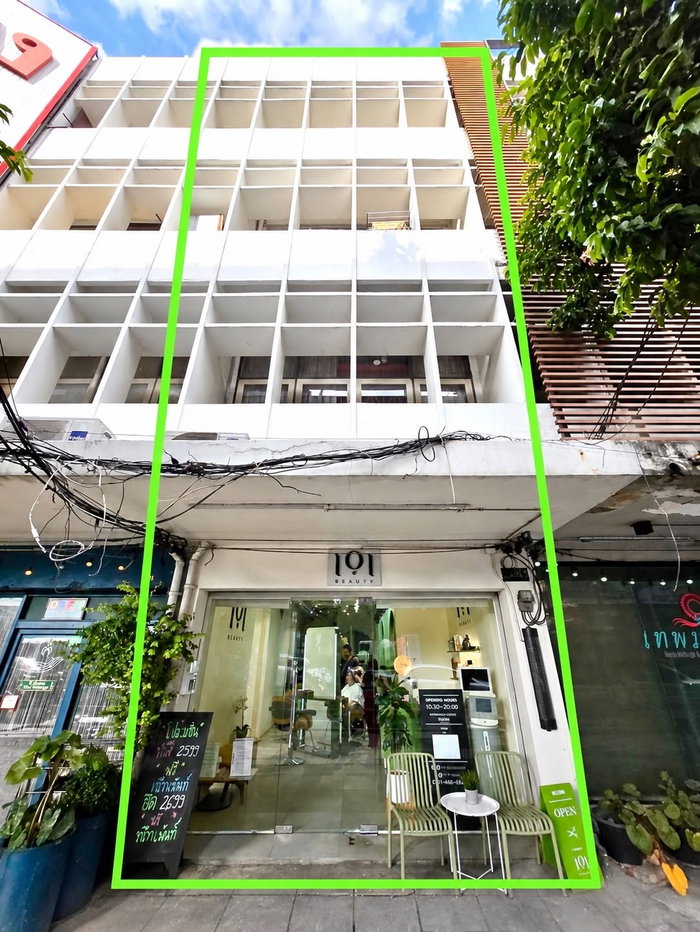 picture Urgent Lease/Takeover! Minimalist-style hair salon + nail zone near BTS On Nut - 24/25