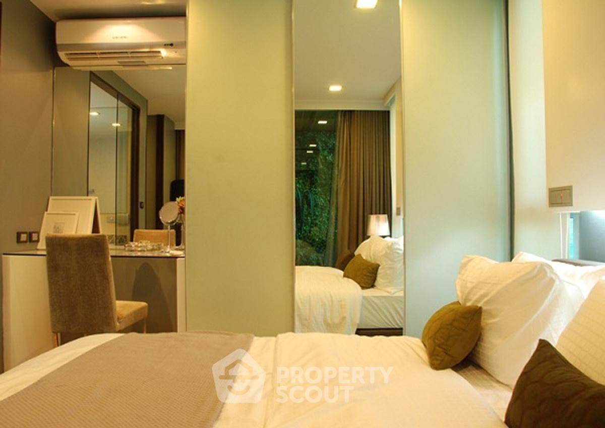 picture 200m To MRT Sam Yan | 2-BR Quad Silom Condominium (ID 2870069) - 4/4
