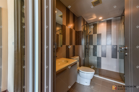 Ready-to-move-in Condo, Central City Location Teal Sathorn-Taksin near BTS Wongwian Yai