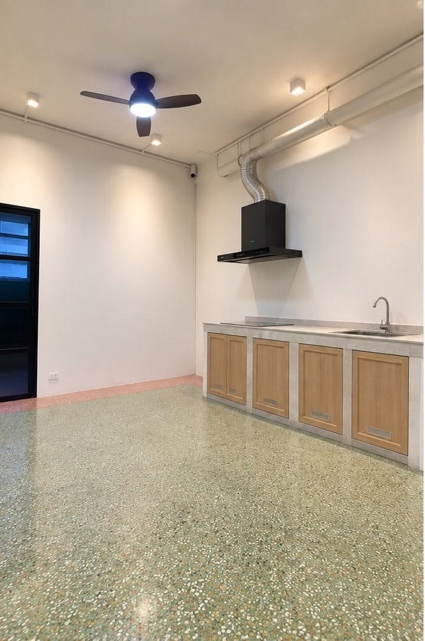picture Urgent Lease/Takeover! Minimalist-style hair salon + nail zone near BTS On Nut - 17/25