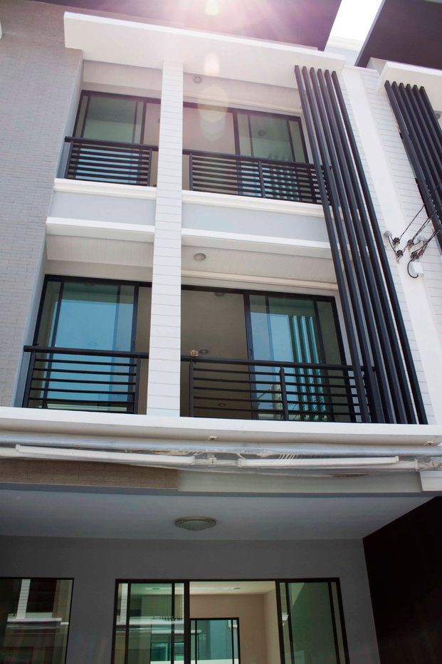 รูป 🏡✨ ให้เช่าทาวน์โฮม 3 ชั้น | บ้านกลางเมือง พระราม 9–รามคำแหง เหมาะทั้งอยู่อาศัยและทำ Home Office - รูปที่ 1/15