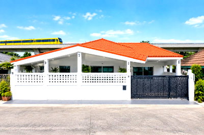 Houses for rent Bangkok : 			MRT Chokchai4 1.48km Newly renovated 1-story detached house LatPhrao featuring 3-4bed 2bath. Conveni          