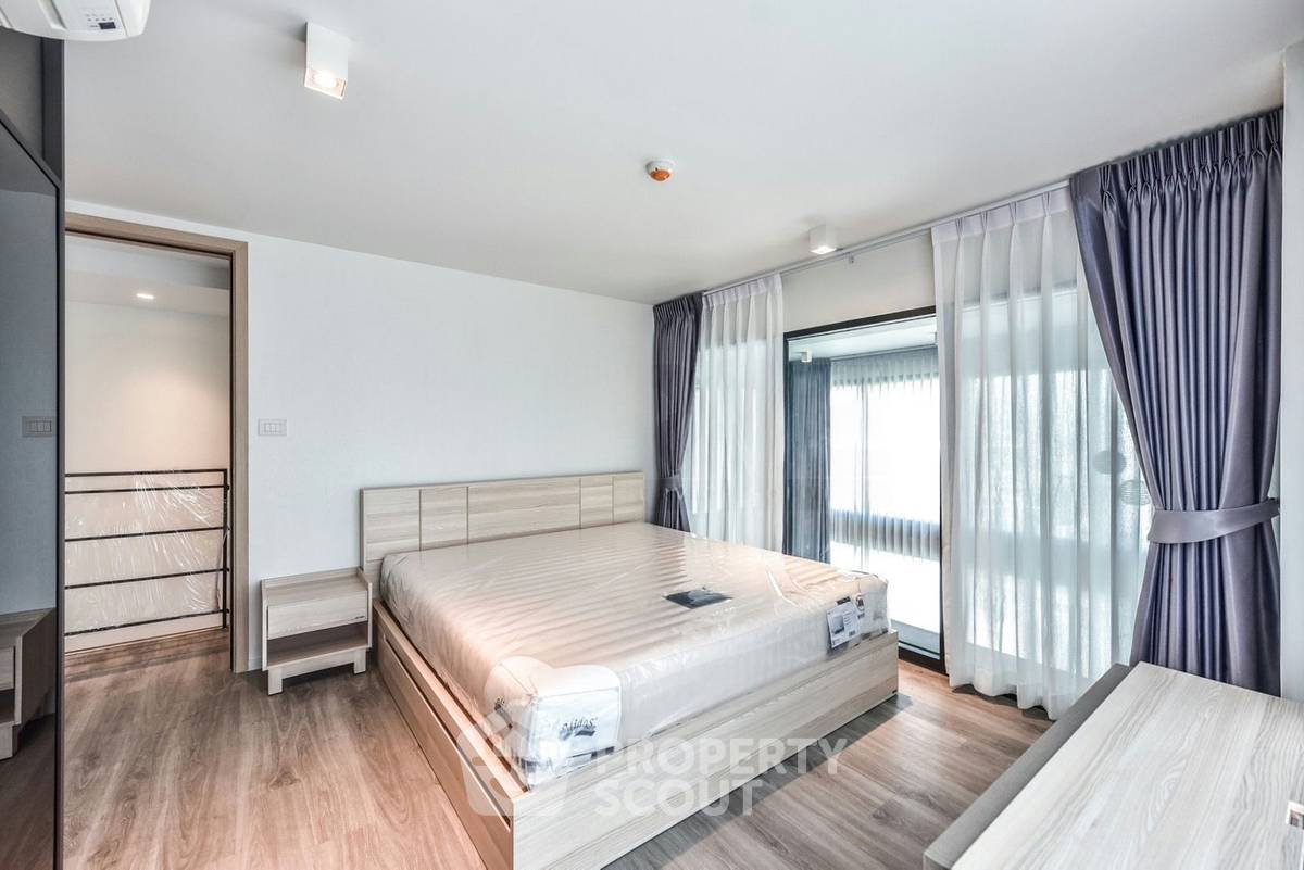 picture 2-BR Condo at The Lofts Silom near BTS Surasak (ID 3363621) - 7/14