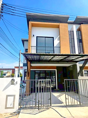 เช่าทาวน์โฮม นนทบุรี : ให้เช่า ทาวน์เฮ้าส์ 2 ชั้นหน้ากว้าง 6.5 เมตร บ้านใหม่หลังมุม 