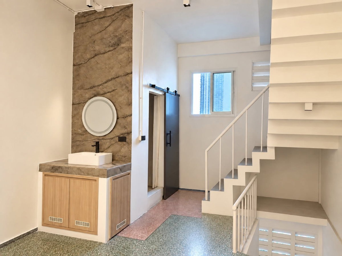 picture Urgent Lease/Takeover! Minimalist-style hair salon + nail zone near BTS On Nut - 21/25