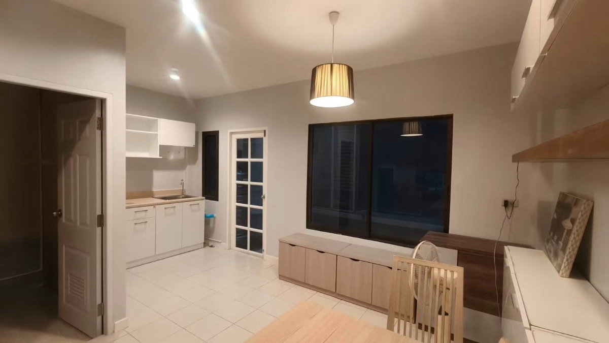 รูป 🏡✨ ให้เช่าทาวน์โฮม 3 ชั้น บ้านกลางเมือง รัชดา–เหม่งจ๋าย 1 3 ห้องนอน 4 ห้องน้ำ รีโนเวทใหม่ สภาพดี สะอาด พร้อมเข้าอยู่ - รูปที่ 4/18