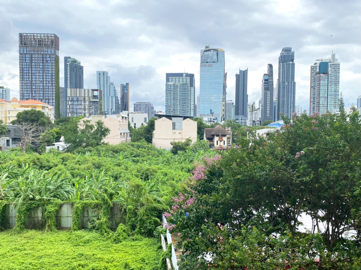 รูป ห้อง Modern Luxury แบบ Fully Furnished ขนาด 79.62 ตรม. 2 ห้องนอน, โครงการ The Room Sukhumvit 38 ใกล้ BTS, ห้องสวยตำแหน่งดีมาก ราคาคุ้มค่ากว่าโครงการ - รูปที่ 26/41