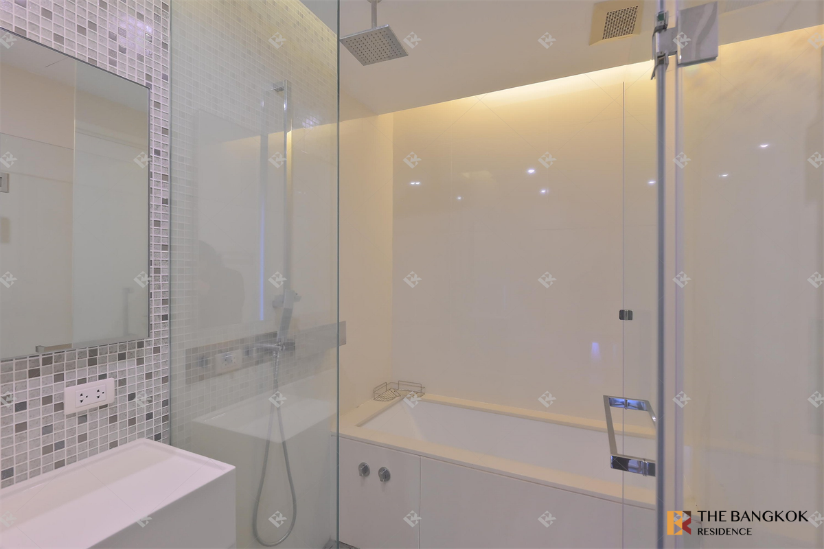 picture The Room Sukhumvit 21 Looking for an owner for this special unit - 5/10